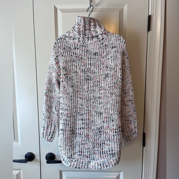 Jessica Simpson Sweater size S - Picture 3 of 9